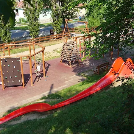 Club Leonardo Etterem Es Panzio Mogyorósbánya