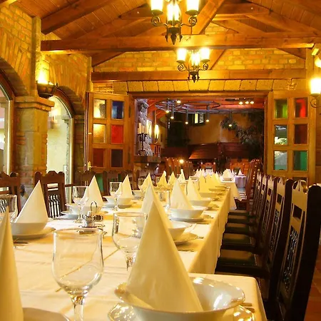 Guest house Club Leonardo Etterem Es Panzio Mogyorosbanya