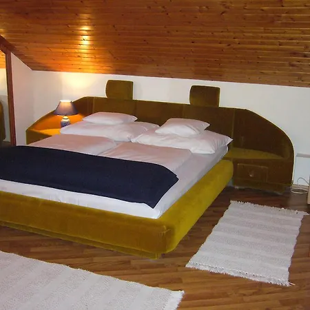 Guest house Club Leonardo Etterem Es Panzio Mogyorosbanya