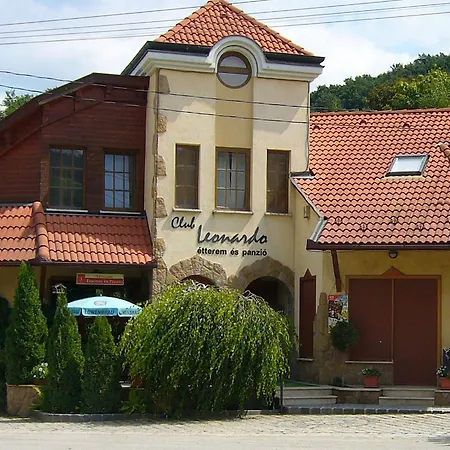 Club Leonardo Etterem Es Panzio