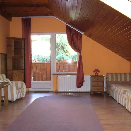 Guest house Club Leonardo Etterem Es Panzio Mogyorosbanya